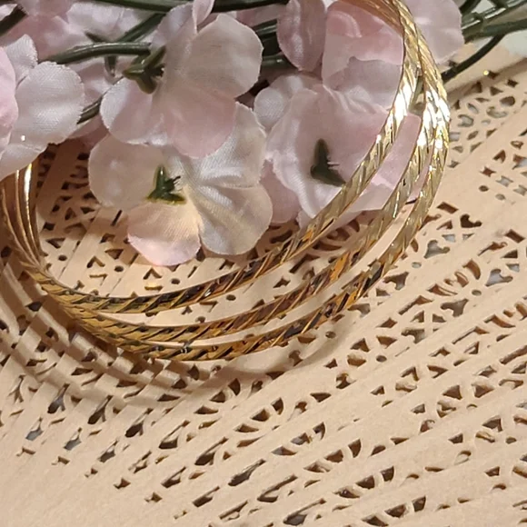 Cuff Bracelet 90's Style - Picture 5 of 7